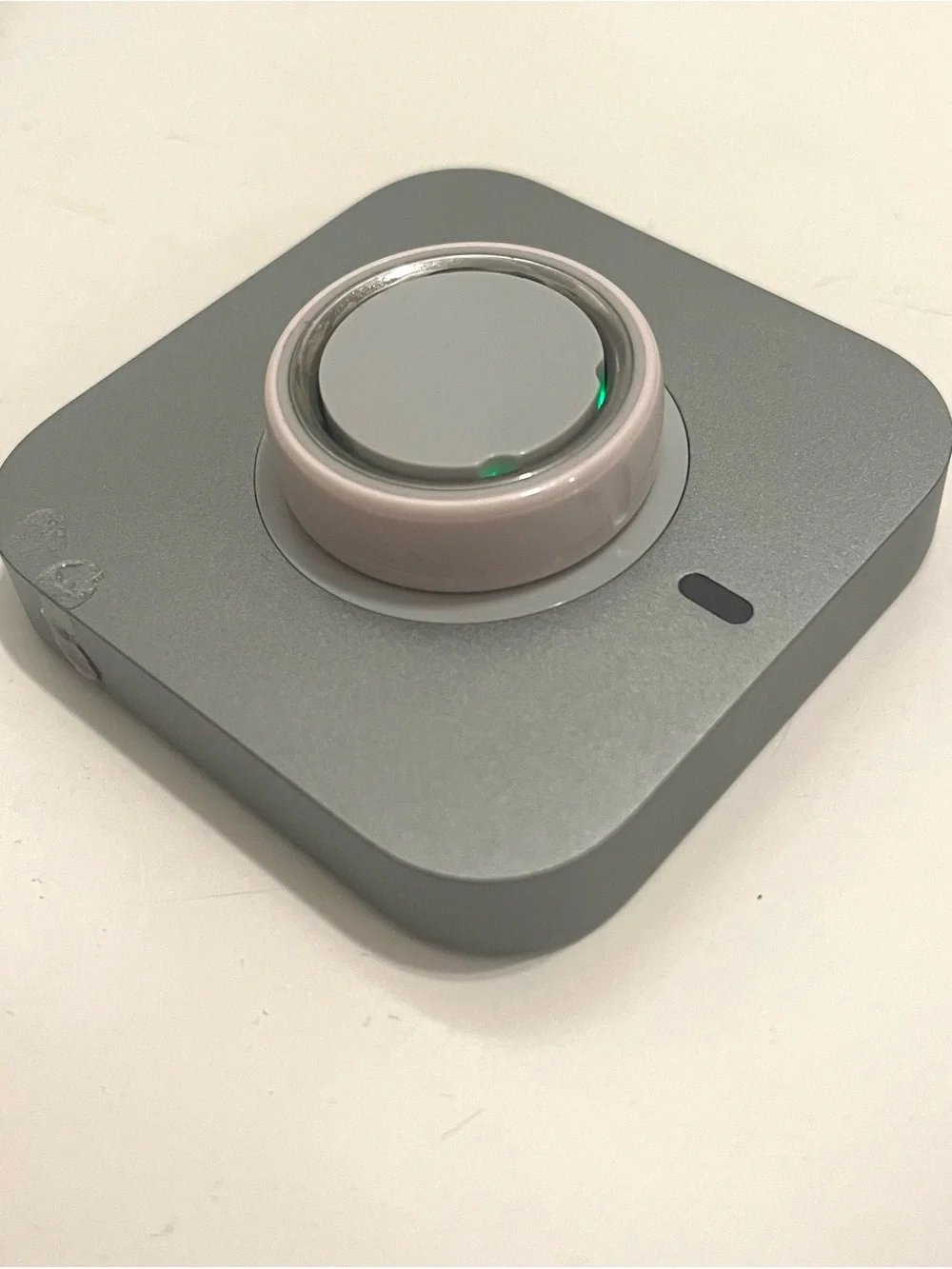 Oura Ceramic 4 Smart Ring in Petal Pink